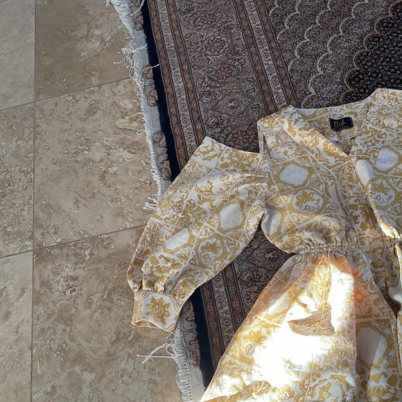 Elish. M size . Color gold and white - Picture 5 of 9